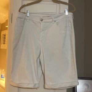 Chicos so slimming girlfriend shorts